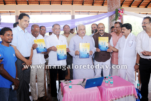 Tourism Minister R.V. Deshpande  1